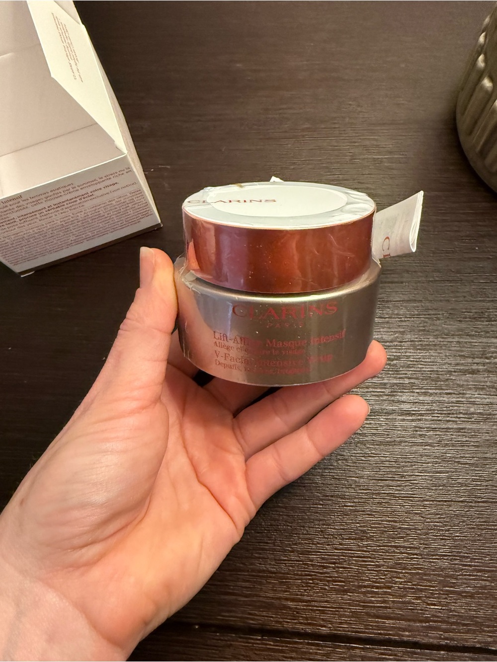 Clarins V-Facial Intensive Wrap Mask - Viral Depuffing Mask - Picture 4 of 11